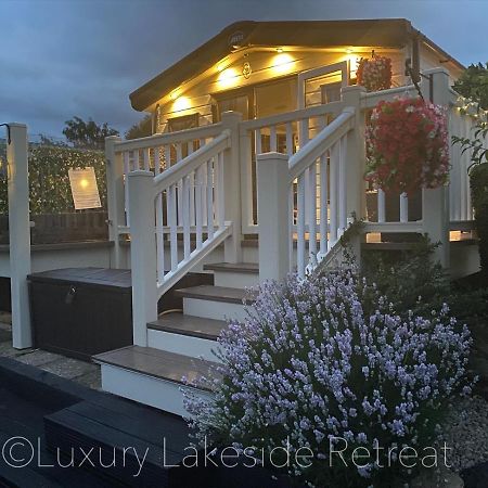 Hotel Lakeside Retreat With Hot Tub & Fishing Peg At Tattershall Lakes Country Park Esterno foto