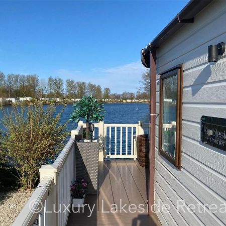 Hotel Lakeside Retreat With Hot Tub & Fishing Peg At Tattershall Lakes Country Park Esterno foto