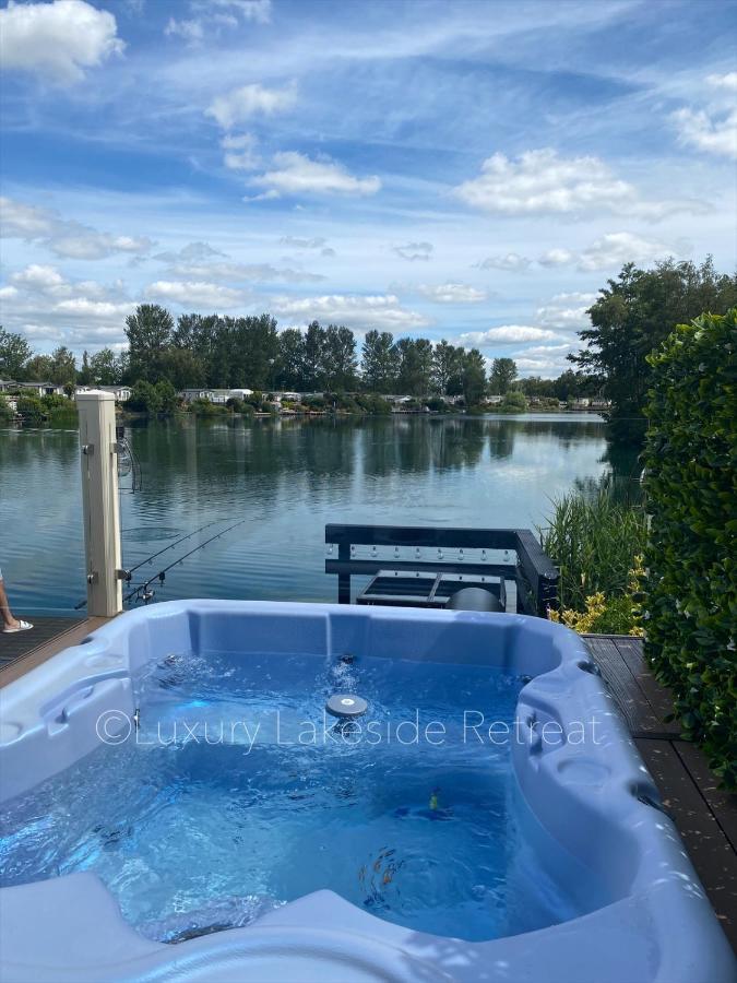 Hotel Lakeside Retreat With Hot Tub & Fishing Peg At Tattershall Lakes Country Park Esterno foto