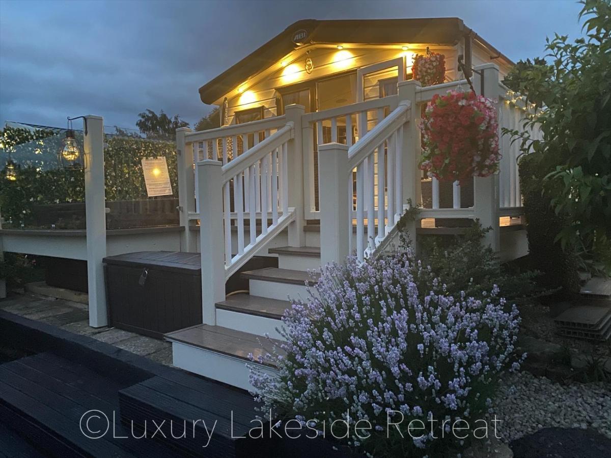 Hotel Lakeside Retreat With Hot Tub & Fishing Peg At Tattershall Lakes Country Park Esterno foto