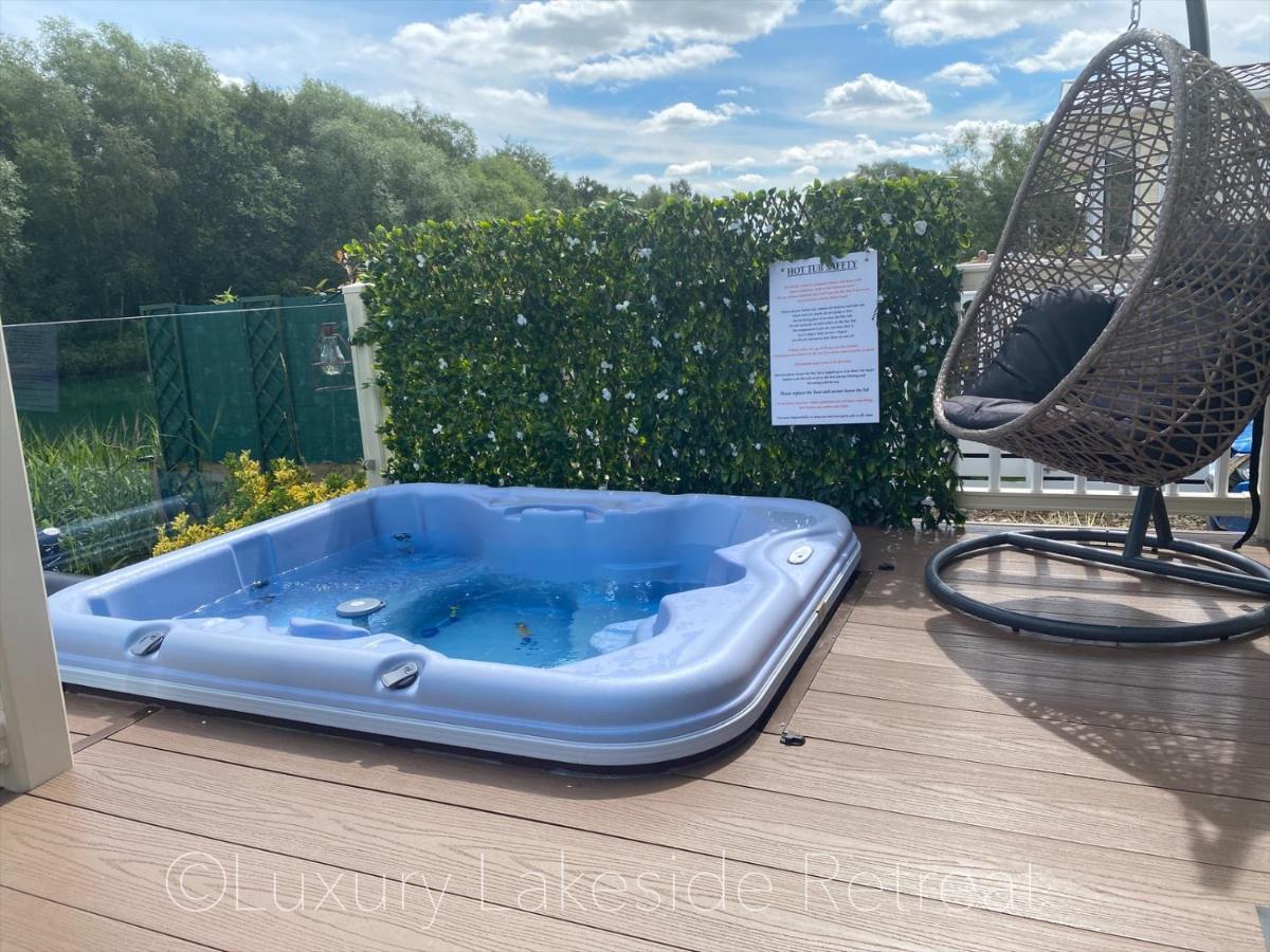 Hotel Lakeside Retreat With Hot Tub & Fishing Peg At Tattershall Lakes Country Park Esterno foto