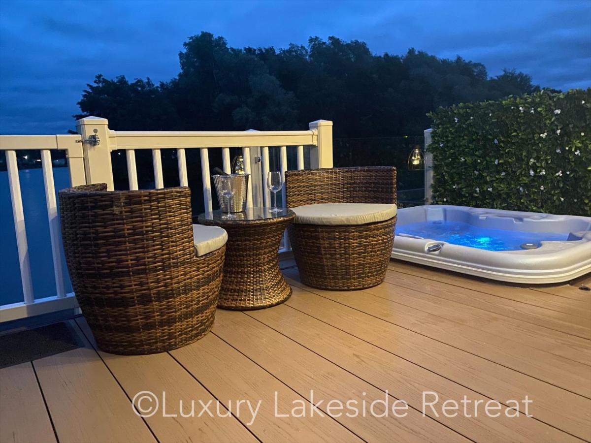 Hotel Lakeside Retreat With Hot Tub & Fishing Peg At Tattershall Lakes Country Park Esterno foto