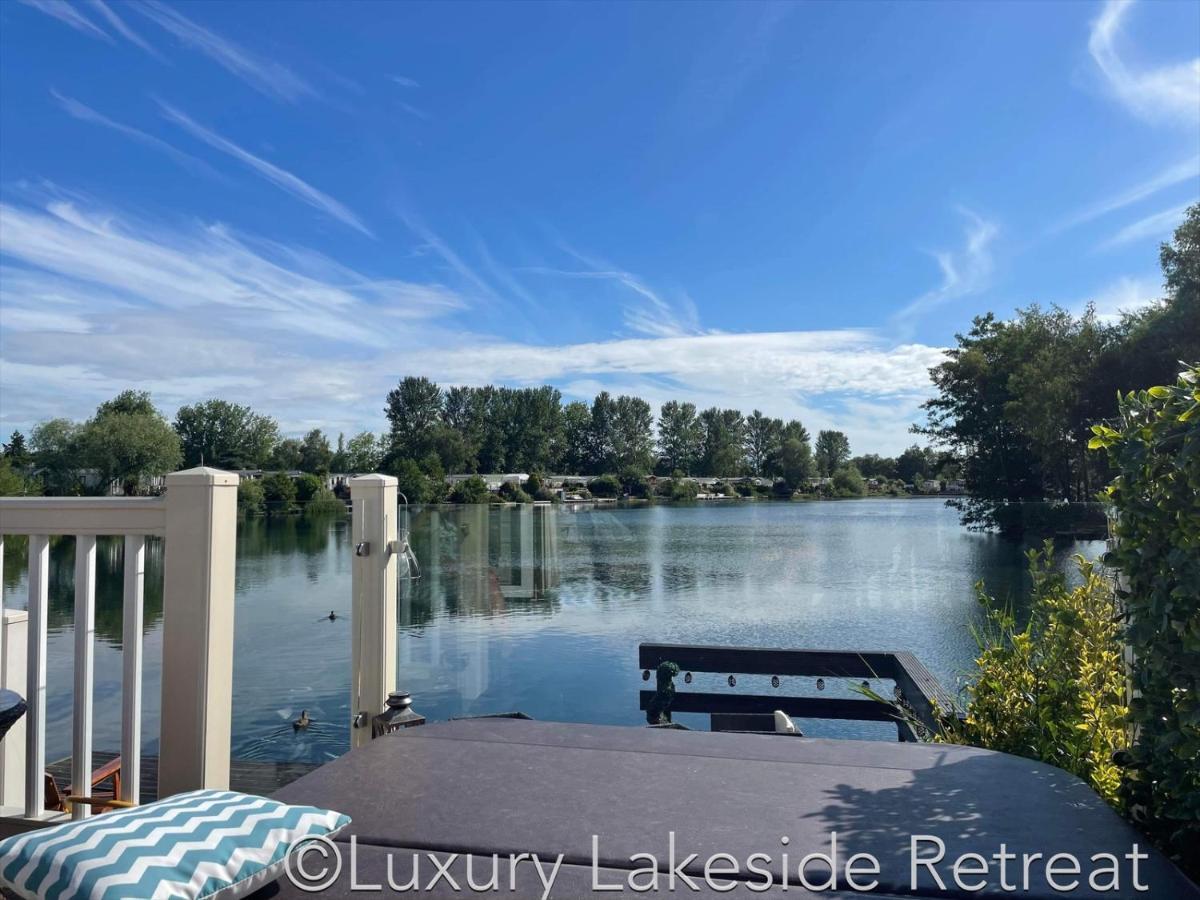 Hotel Lakeside Retreat With Hot Tub & Fishing Peg At Tattershall Lakes Country Park Esterno foto