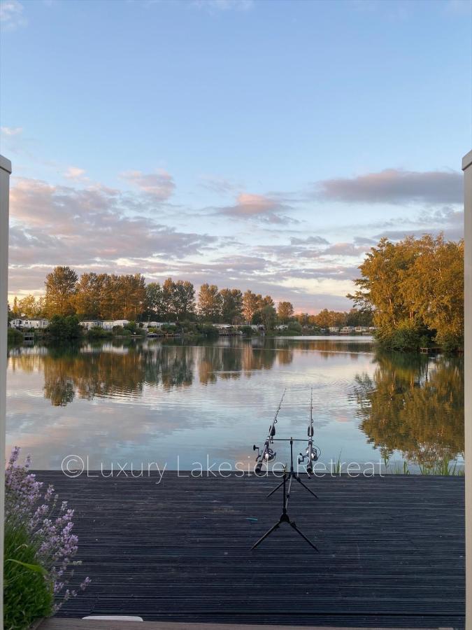 Hotel Lakeside Retreat With Hot Tub & Fishing Peg At Tattershall Lakes Country Park Esterno foto