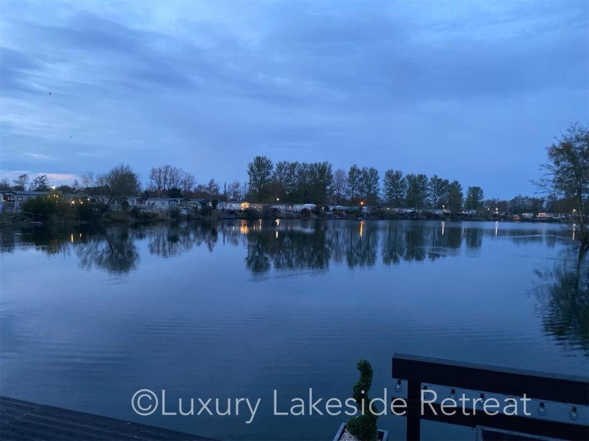 Hotel Lakeside Retreat With Hot Tub & Fishing Peg At Tattershall Lakes Country Park Esterno foto