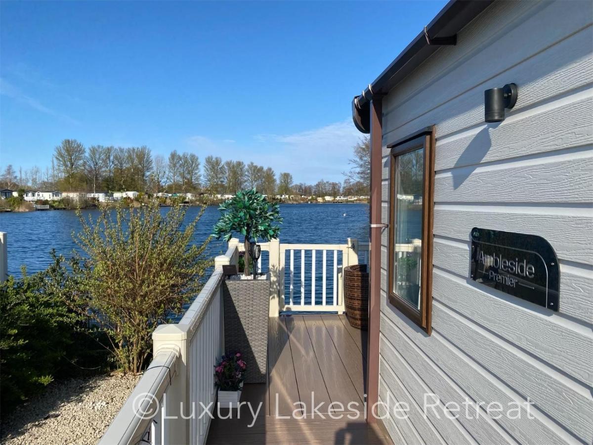 Hotel Lakeside Retreat With Hot Tub & Fishing Peg At Tattershall Lakes Country Park Esterno foto