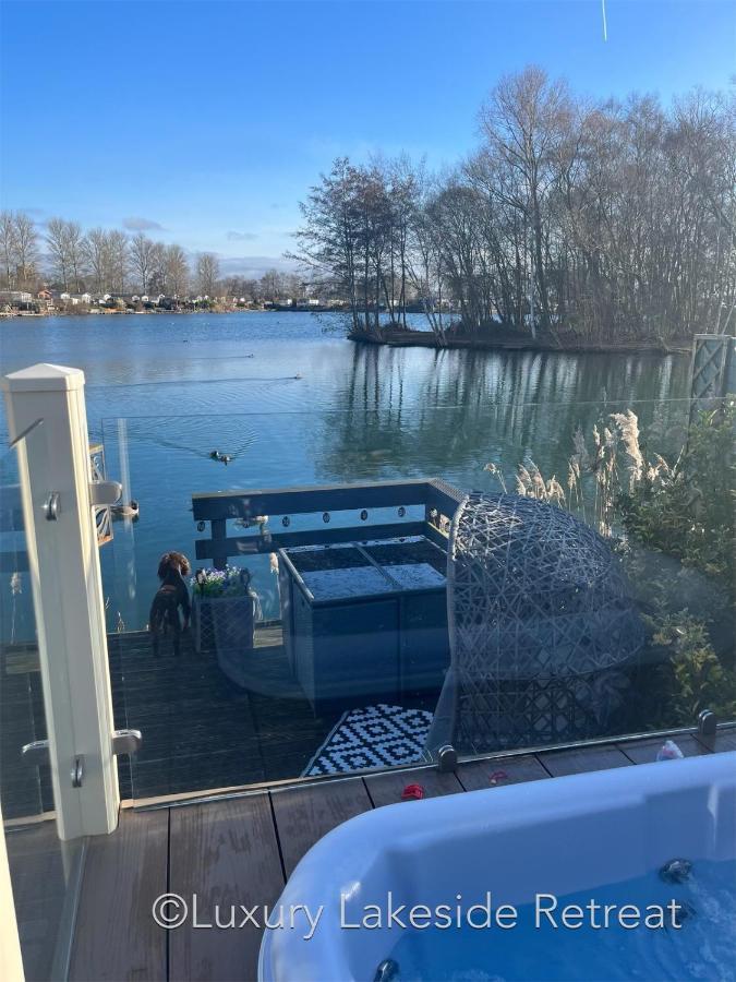 Hotel Lakeside Retreat With Hot Tub & Fishing Peg At Tattershall Lakes Country Park Esterno foto